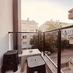8 High-speed Internet Smart Tv Air Conditioned *
